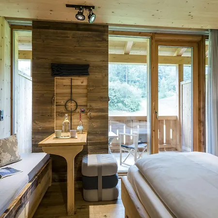 Mama Thresl Hotel 3*