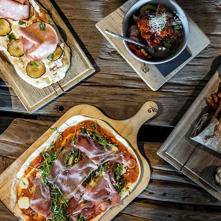 Mama Thresl Hotel 3*