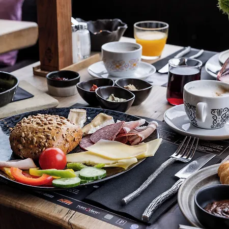 Mama Thresl Hotell 3*